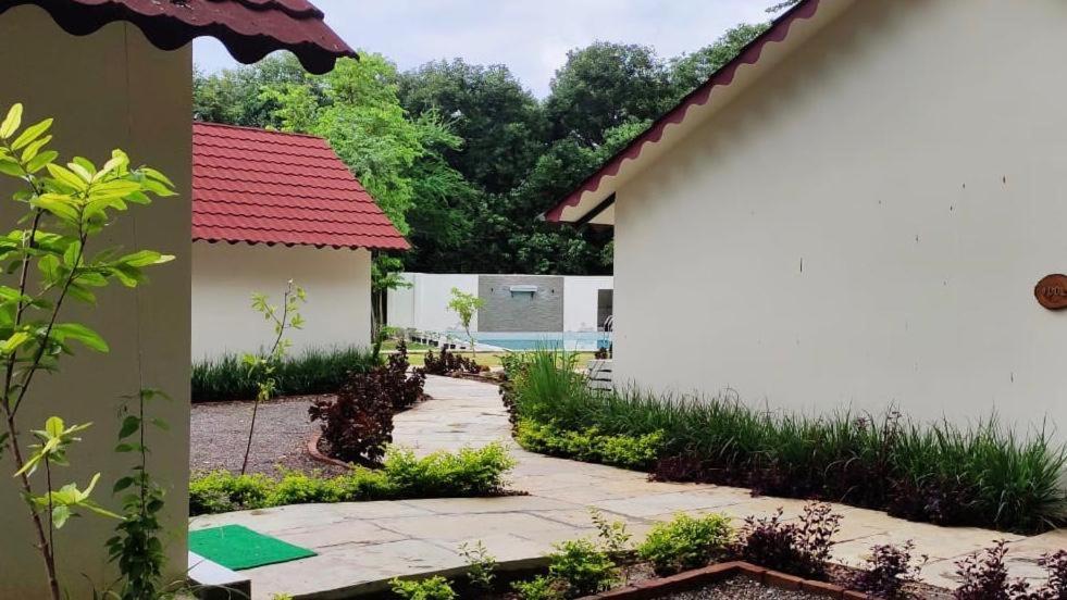 Aranya Vilas - A Nature Resort Udaipur Exteriör bild