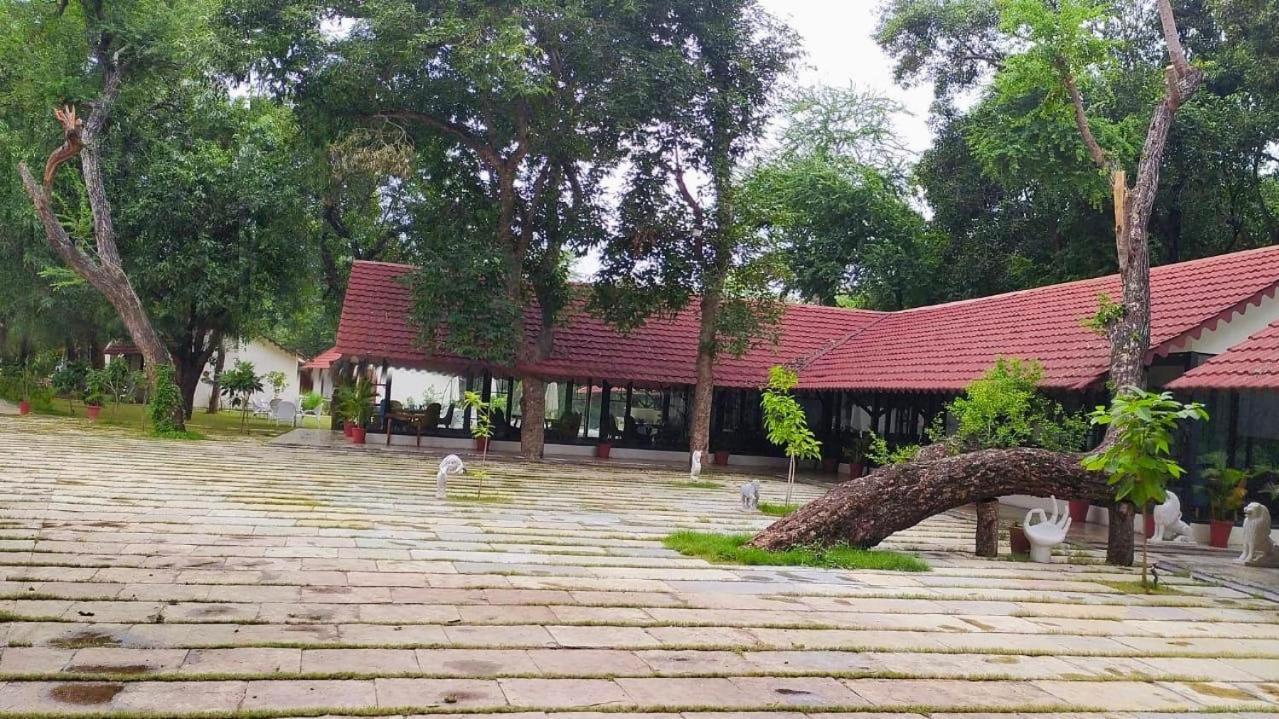 Aranya Vilas - A Nature Resort Udaipur Exteriör bild